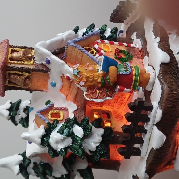 Lighted Santa Workshop Three-Story Tree House Christmas Village - Picture 7 of 17